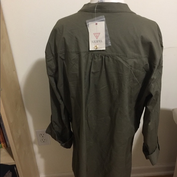 GUESS V Neck Button Down Top SLEEVE W/ROLL - Picture 8 of 8